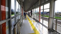 Begini penampakan salah satu halte di Koridor 13 TransJakarta.