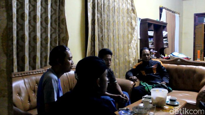 Rumah Perakit Bom Panci Buahbatu di Garut Ramai Dikunjungi Warga