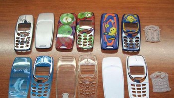 2. Gonta ganti casing. Salah satu hiburan dari ponsel zaman dulu adalah biasanya bisa mudah digonta ganti casingnya. Mau model dan gambar apa saja ada, bisa langsung dibeli di toko. Foto: istimewa