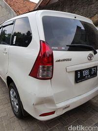 Mobil ahli IT Hermansyah yang dibacok / 
