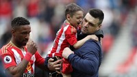 Bradley bahkan menjadi maskot Sunderland, dan sering muncul dalam beberapa pertandingan Sunderland maupun Tim Nasional Inggris.
