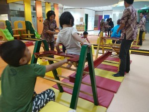 Menangis dan Tertawa di Rumah Kedua