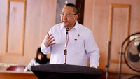 Menteri Desa Pembangunan Daerah Tertinggal dan Transmigrasi Eko Putro Sandjojo menjanjikan dana tambahan sebesar Rp 800 juta bagi setiap desa yang memenuhi syarat.