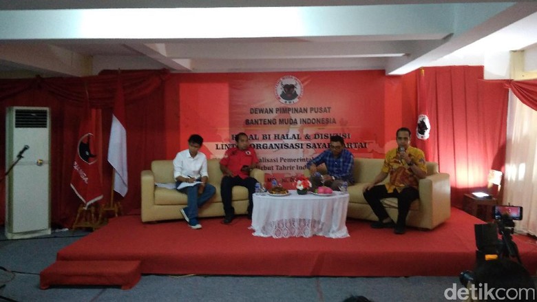 Organisasi Sayap PDIP Tagih Janji Pemerintah Bubarkan HTI Organisasi Sayap PDIP Tagih Janji Pemerintah Bubarkan HTI