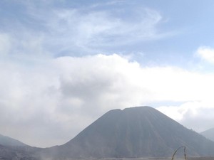 Prosesi dan Urutan Upacara Adat Yadnya Kasada, Ini Tujuannya