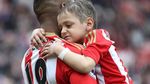 Momen Kebersamaan Jermain Defoe dengan Fans Cilik Pengidap Neuroblastoma