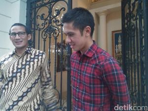 Sandiaga Uno Bahas soal Sirkuit dengan Pebalap Ali Adrian