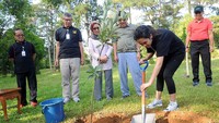 Dalam liburan tersebut Wakil Presiden Jusuf Kalla dan Ibu Mufidah Jusuf Kalla mengajarkan cucunya untuk lebih mencintai alam. Dok, Tim Media Wapres.