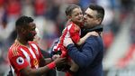 Momen Kebersamaan Jermain Defoe dengan Fans Cilik Pengidap Neuroblastoma