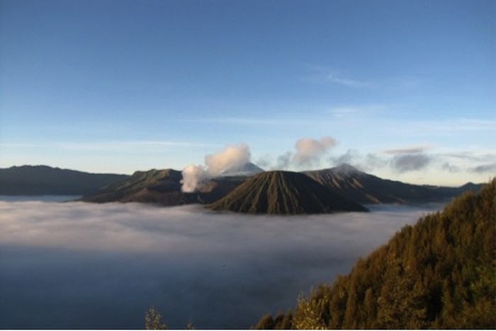 Eksotika Bromo Buat Wisman Kagum Sebelum Yadnya Kasada Digelar