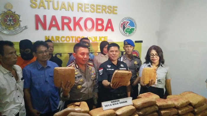 Paket 101 Kg Ganja Dikirim Lewat Pos Terbongkar