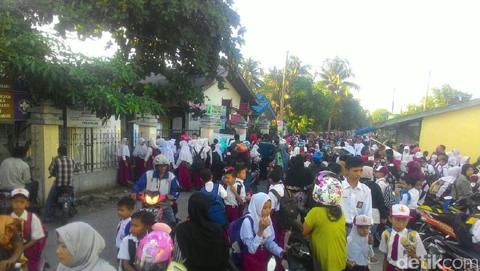 Anak Ditolak Jadi Murid, Warga Sempat Segel 2 SD di Pekanbaru