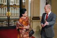 Foto: Iriana Jokowi Anggun dengan Baju Nasional Hadiri KTT G20