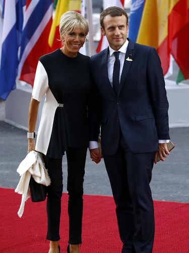 Foto: Penampilan Istri Presiden Prancis yang Lebih Tua 24 Tahun dari Suami