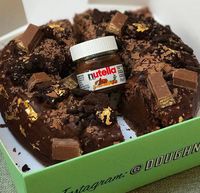 Perkenalkan! Ini 'Donutella Versace', Donat Raksasa dengan Berat 1 Kg!