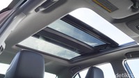 Atap Sun Roof New Camry tampil menawan Foto: Toyota