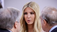 Ivanka Trump berbincang dengan sejumlah pemimpin dunia. REUTERS/Michael Kappeler/Pool.