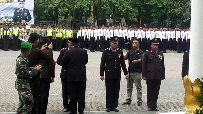 57 Anggota Polres Sukabumi Diganjar Bintang Nararya