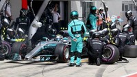 Di klasemen konstruktor, Mercedes masih menempati posisi pertama dengan catatan 287 angka, atau lebih banyak 33 poin dari Ferrari. (Foto: AFP PHOTO / POOL / Ronald Zak)