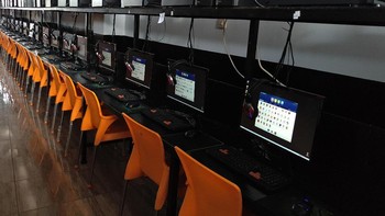 “(Game center) Meta Gaming dibekali kartu grafis RX 460 yang cocok untuk eSport. Selain performa mumpuni, banderolnya juga cukup terjangkau. Hanya Rp 1 jutaan,” umbar Anes Budiman, Channel Manager GPU AMD Indonesia. Foto: yud/detikINET