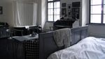 Foto: Kamar Hotel Hitam Putih yang Unik