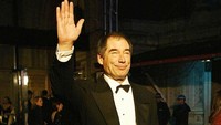 Timothy Dalton membintangi dua film James Bond. Karakternya berbeda dari pendahulunya. Ia lebih serius dan tidak menghadirkan sesuatu yang segar bagi penggemar. Foto: Warren Little/Getty Images