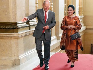 Foto: Iriana Jokowi Anggun dengan Baju Nasional Hadiri KTT G20