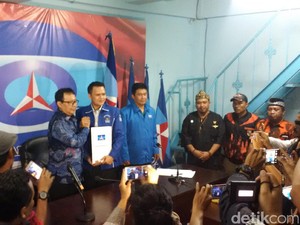 Sekda Bandung Daftar Bakal Cawalkot ke Demokrat