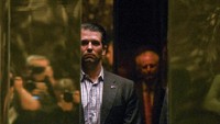 Donald Trump Jr, putra tertua Trump, setuju untuk bertemu dengan seorang pengacara Rusia setelah dijanjikan informasi yang merugikan tentang Hillary Clinton. Foto: Reuters