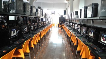 Tak tanggung-tanggung, sebanyak 113 komputer disiapkan di game center ini demi memanjakan penggila eSport dan game online di Bekasi. Foto: yud/detikINET