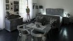 Foto: Kamar Hotel Hitam Putih yang Unik