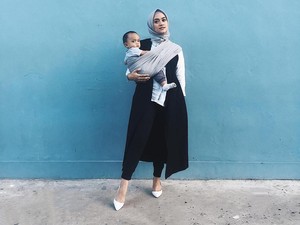 2 Selebriti Ini Berikan Tips Hijab yang Nyaman Saat Pergi dengan Anak