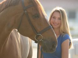 Gadis Cantik Kesayangan Steve Jobs Ini Diramal Pimpin Apple