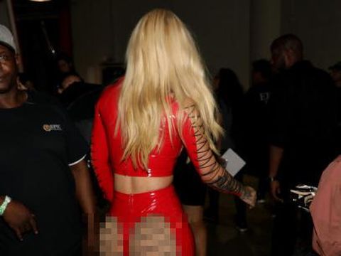 Iggy Azalea Pamer Bokong Lewat Celana Jaring