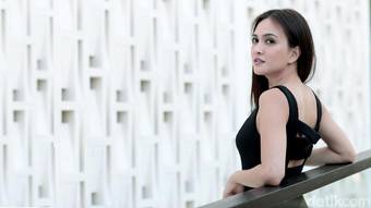 Sexy in Black! Shandy Aulia