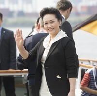 Gaya smart casual menjadi pilihan sang ibu negara saat menghadiri rangkaian acara KTT G20. (Foto: Getty Images)