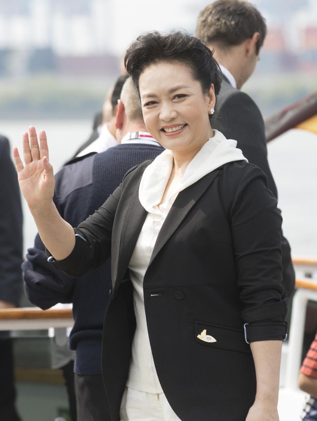 Gaya smart casual menjadi pilihan sang ibu negara saat menghadiri rangkaian acara KTT G20. (Foto: Getty Images)