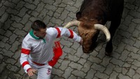 Festival San Fermin memang jadi daya tarik wisatawan. REUTERS/Joseba Etxaburu.