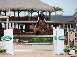 Putri Steve Jobs Makin Cantik & Hobi Pacaran