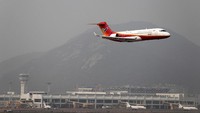 Begini penampakan pesawat jet ARJ21 milik pemerintah China. Jet milik Commercial Aircraft Corp of China (COMAC) ini didesain melawat jet Embraer asal Brasil dan Bombardier asal Kanada. REUTERS/Stringer