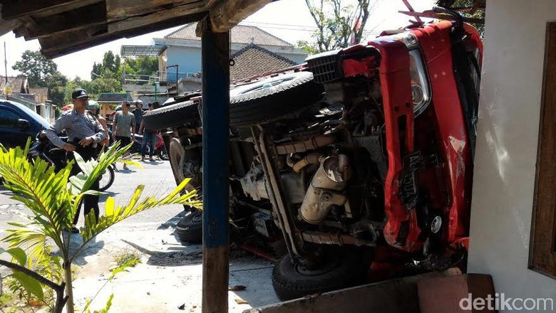 Rumah Juari di Boyolali ini Sudah 5 Kali Tertabrak Mobil  