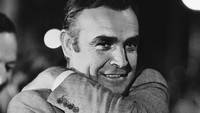 Sean Connery membintangi agen 007 dalam rentang waktu 1962 sampai 1983. Ada lima judul film James Bond yang diperankannya. Connery berhasil menyeimbangkan versi yang sangat kuat dan tak humoris dari James Bond. Seorang Bond yang sopan dan tidak sombong. Foto: Jack Kay/Daily Express/Getty Images
