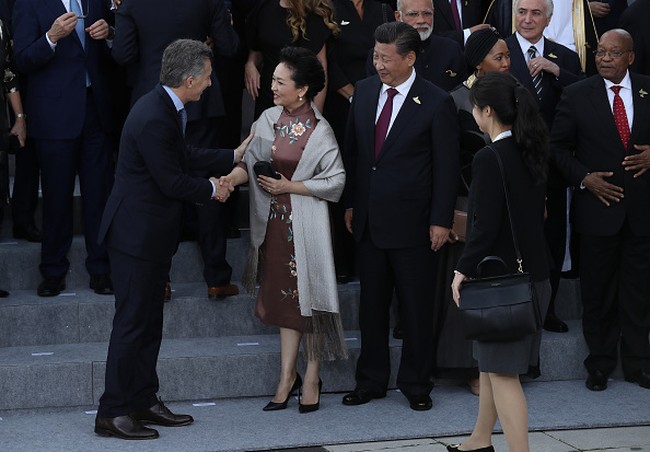 Peng Liyuan Ibu Negara China di Hamburg, Jerman (Photo by Sean Gallup/Getty Images)