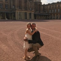 David Beckham merupakan salah satu aktor tampan yang dijuluki hot papa. Ia menjadi ayah dari empat anak --Brooklyn Beckham, Romeo James Beckham, Harper Seven Beckham, Cruz Beckham-- hasil buah cintanya bersama Victoria Beckham. Foto: Instagram/victoriabeckham