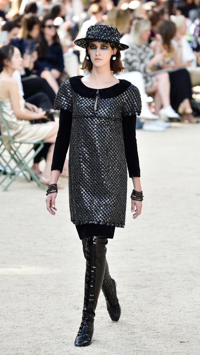A model walks the runway during the Chanel Haute Couture Fall/Winter 2017-2018 show as part of Haute Couture Paris Fashion Week on July 4, 2017 in Paris, France.  (Photo by Pascal Le Segretain/Getty Images)