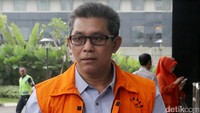 Selain M Basuki dan dua stafnya yaitu Santoso dan Rahman Agung, pada Selasa kemarin (6/6) KPK menetapkan 6 tersangka dari operasi tangkap tangan (OTT) yang dilakukan di Surabaya dan Malang pada Senin (5/6). Dari pihak pemberi antara lain Kadis Pertanian Jatim Bambang Heryanto, ajudan Bambang atas nama Anang Basuki Rahmat, dan Kadis Peternakan Jatim Rohayati.