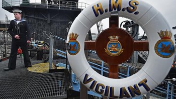 Terlihat jelas nama HMS Vigilant. Foto: Getty Images