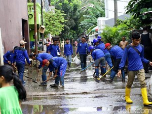 Pasukan Biru Menanti Upah Sesuai UMP DKI 2022