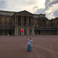 Senangnya, Harper Beckham Rayakan Ulang Tahun Ke-6 di Istana Buckingham