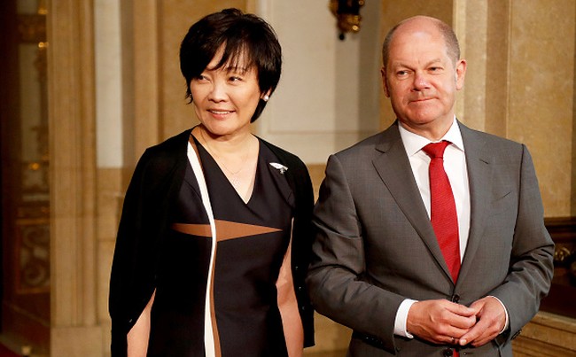 Akie Abe Ibu Negara Jepang di Hamburg, Jerman (Photo by Friedemann Vogel - Pool/Getty Images)